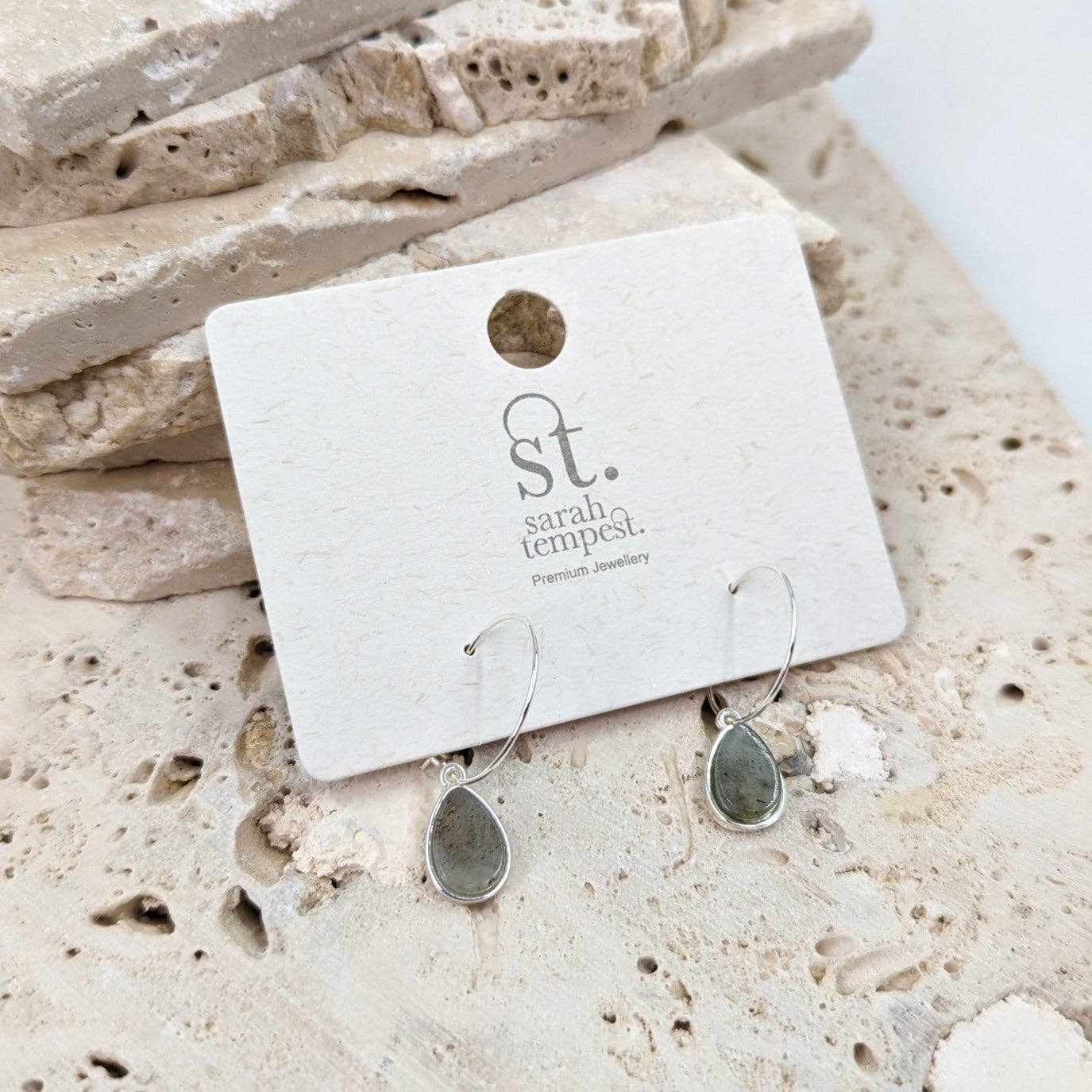 Fine hoop earrings with semi-precious drop: GLD