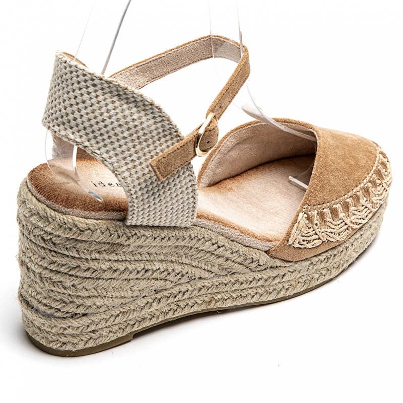 Camel Wedge