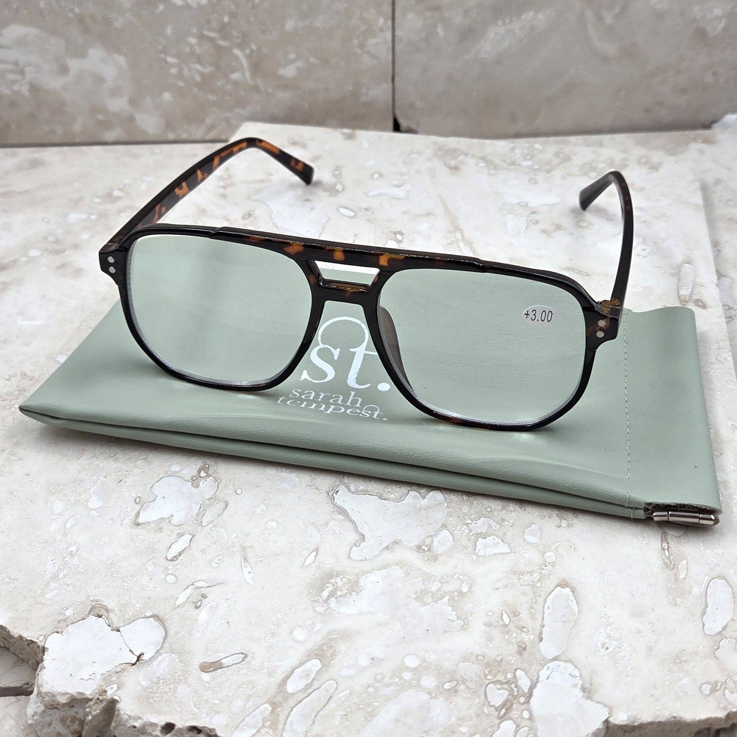 Tortoiseshell aviator style reading glasses: 1.5
