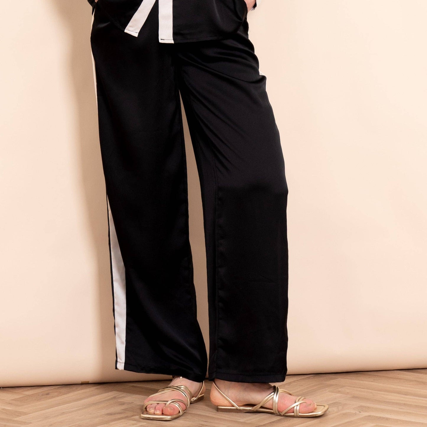 Black/Cream, Contrast Stripe