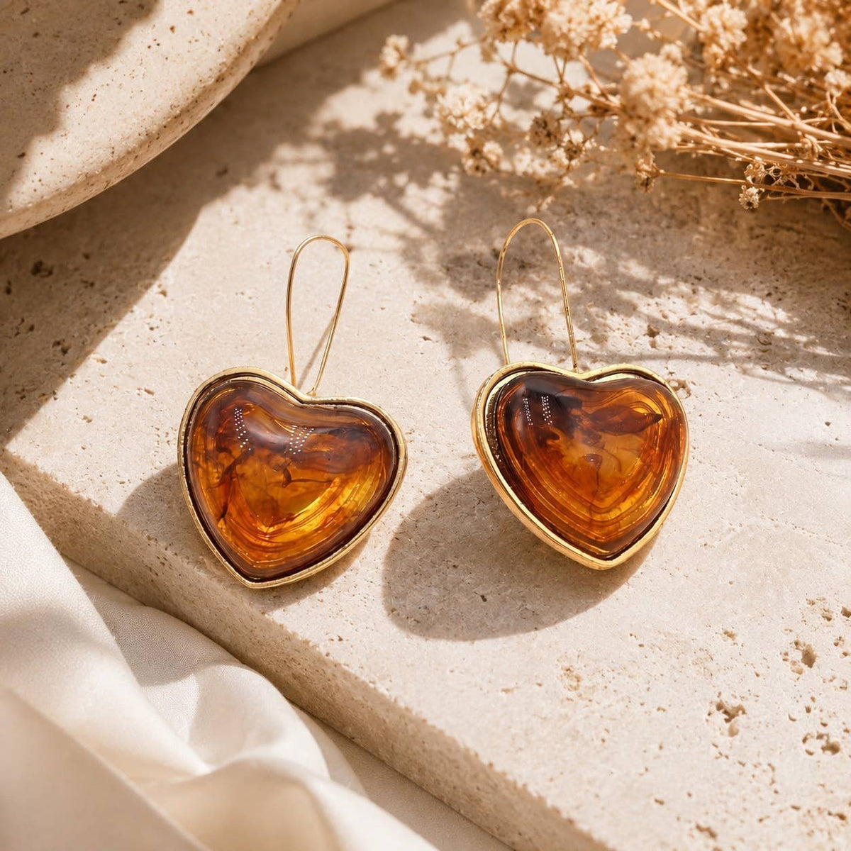 Creole hoop earrings adorned with natural resin: Marron Clair