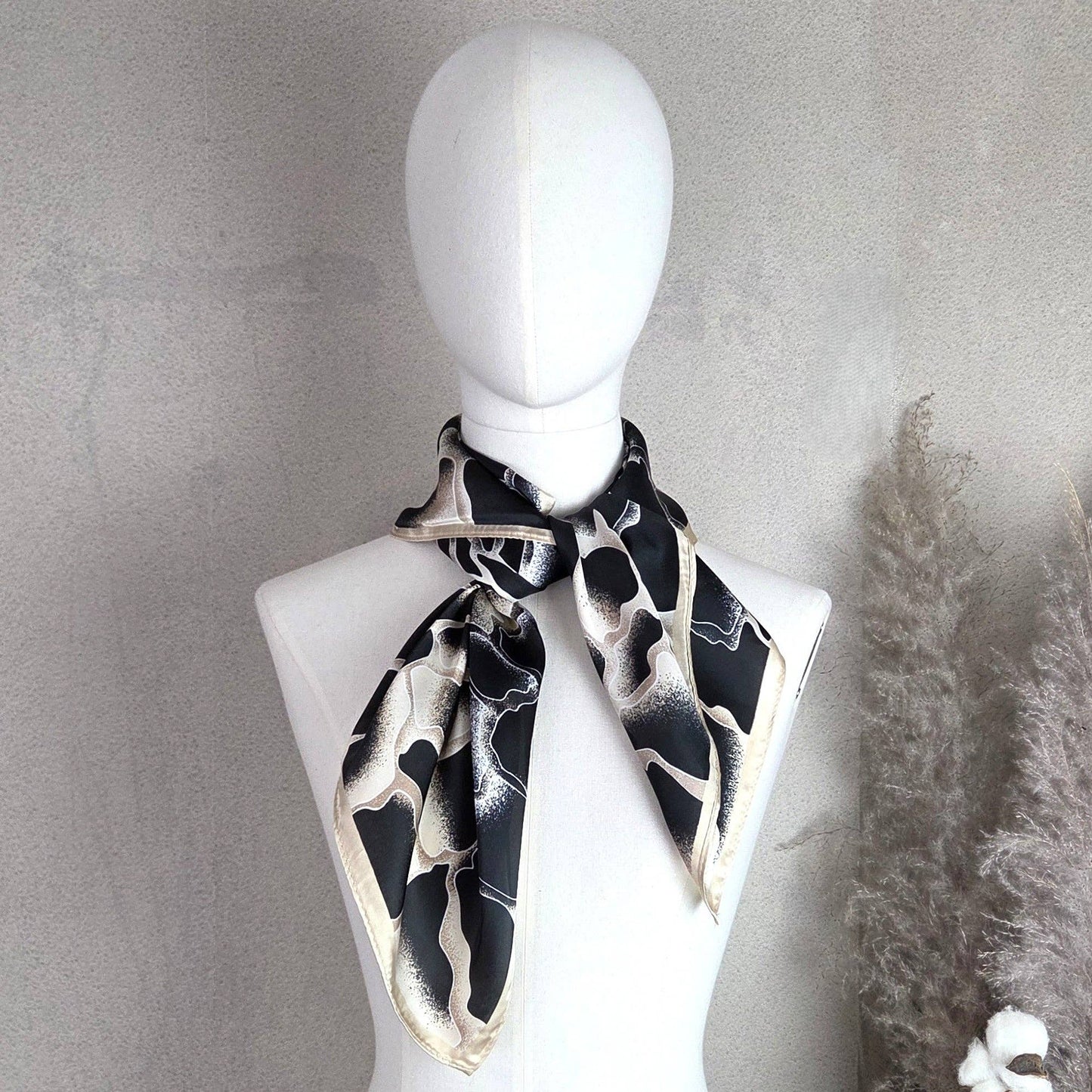 Cracked surface print silk feel neck scarf with light border