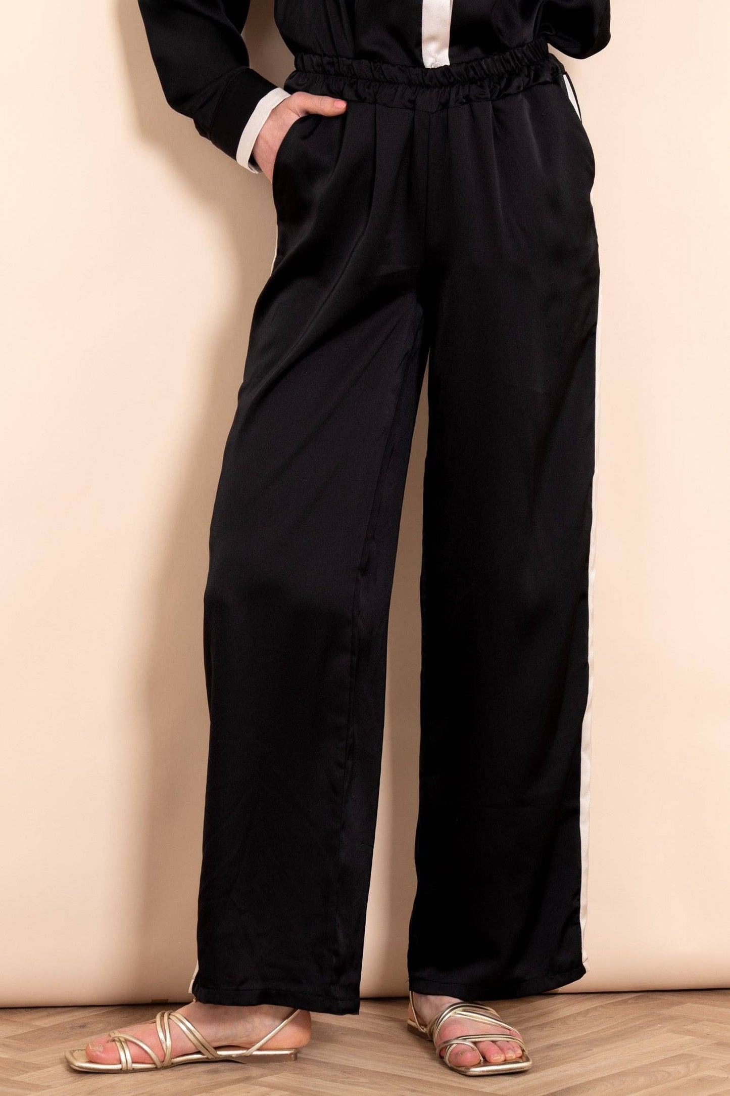Black/Cream, Contrast Stripe