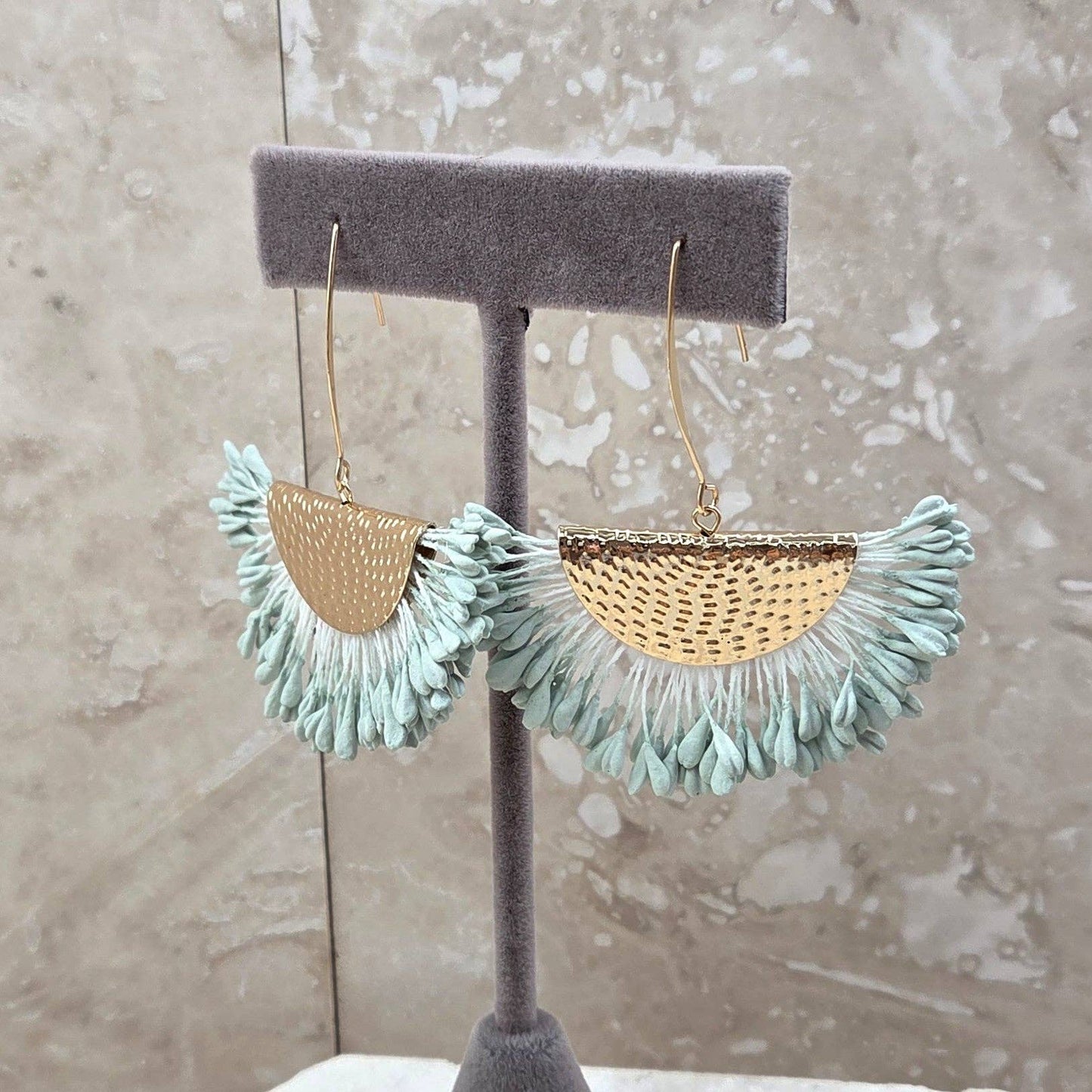 Soft hammered half moon component with stigma style fan effect: Gold - White