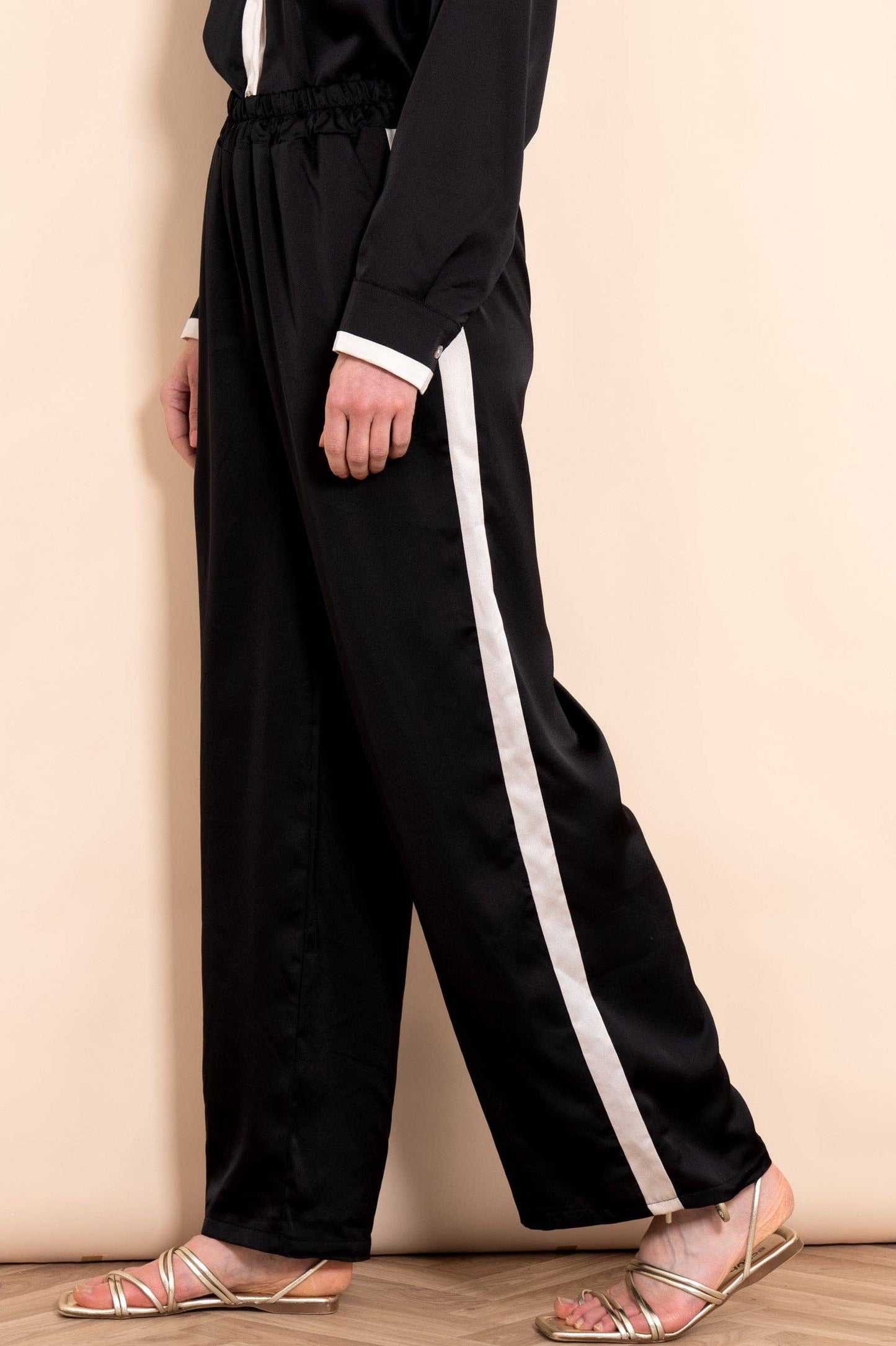 Black/Cream, Contrast Stripe