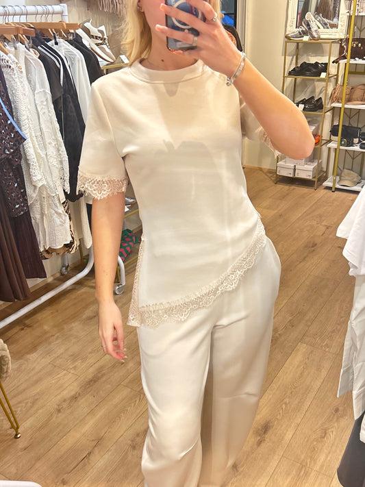 CREAM LACE TRIM TSHIRT