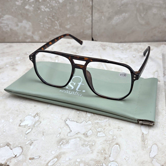 Tortoiseshell aviator style reading glasses: 1.5