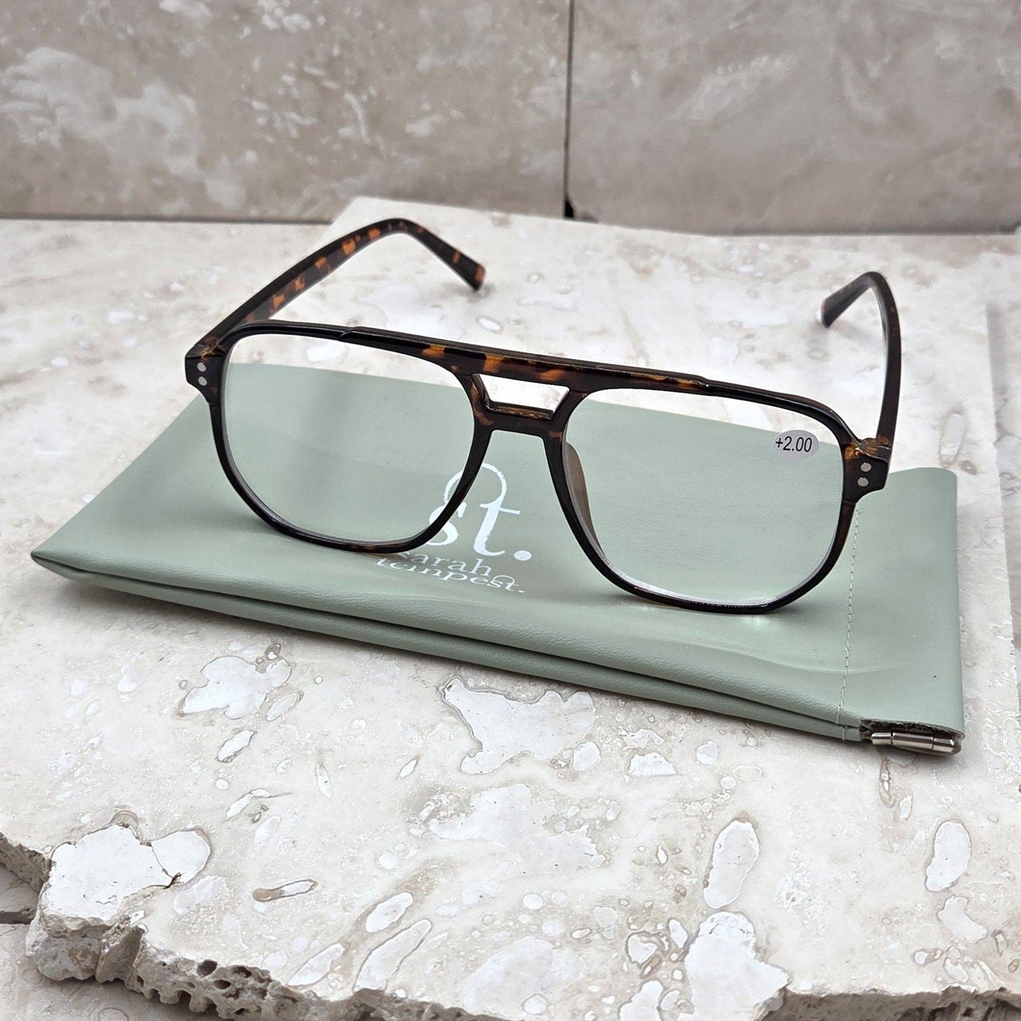 Tortoiseshell aviator style reading glasses: 1.5