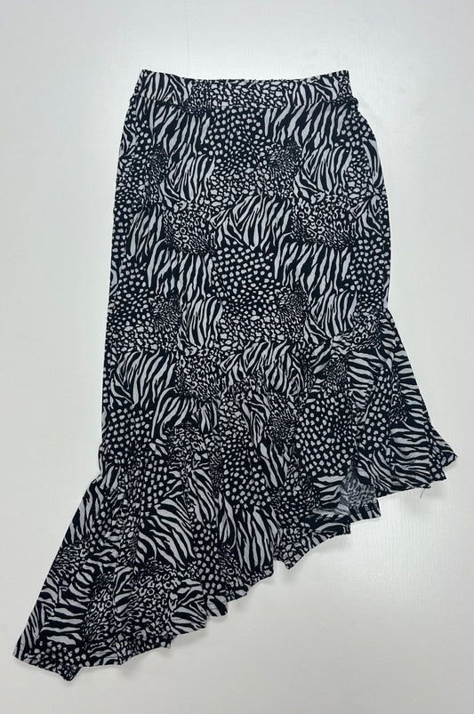 BLACK & WHITE ASYMMETRIC SKIRT