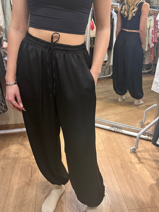 BLACK CUFFED TROUSER