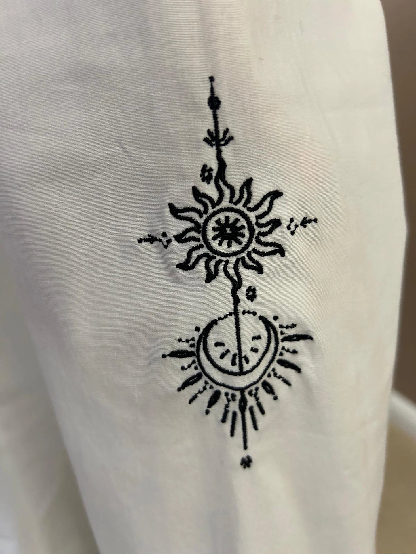 WHITE FITTED STRETCH SHIRT WITH EYE, MOON AND SUN