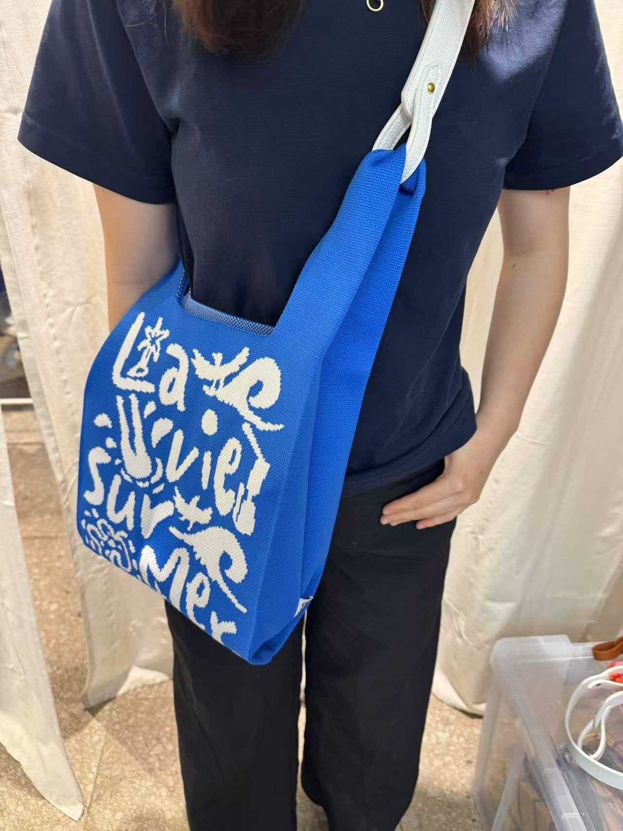 CREAM/BLUE KNTTED HANDBAG