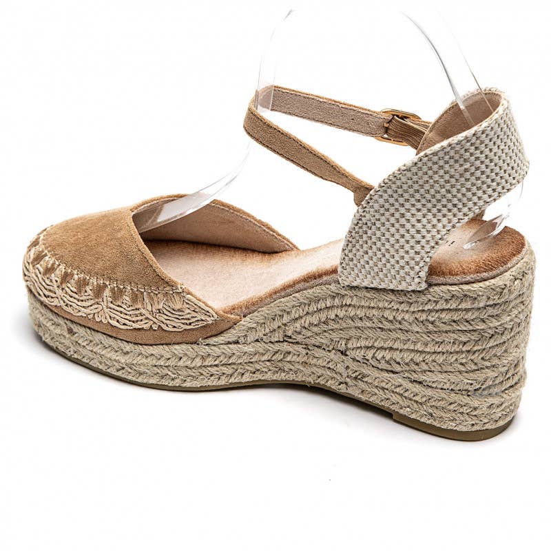 Camel Wedge