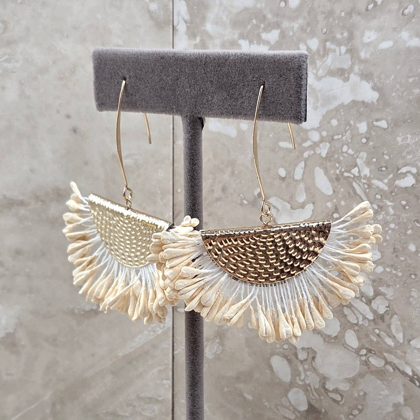 Soft hammered half moon component with stigma style fan effect: Gold - White