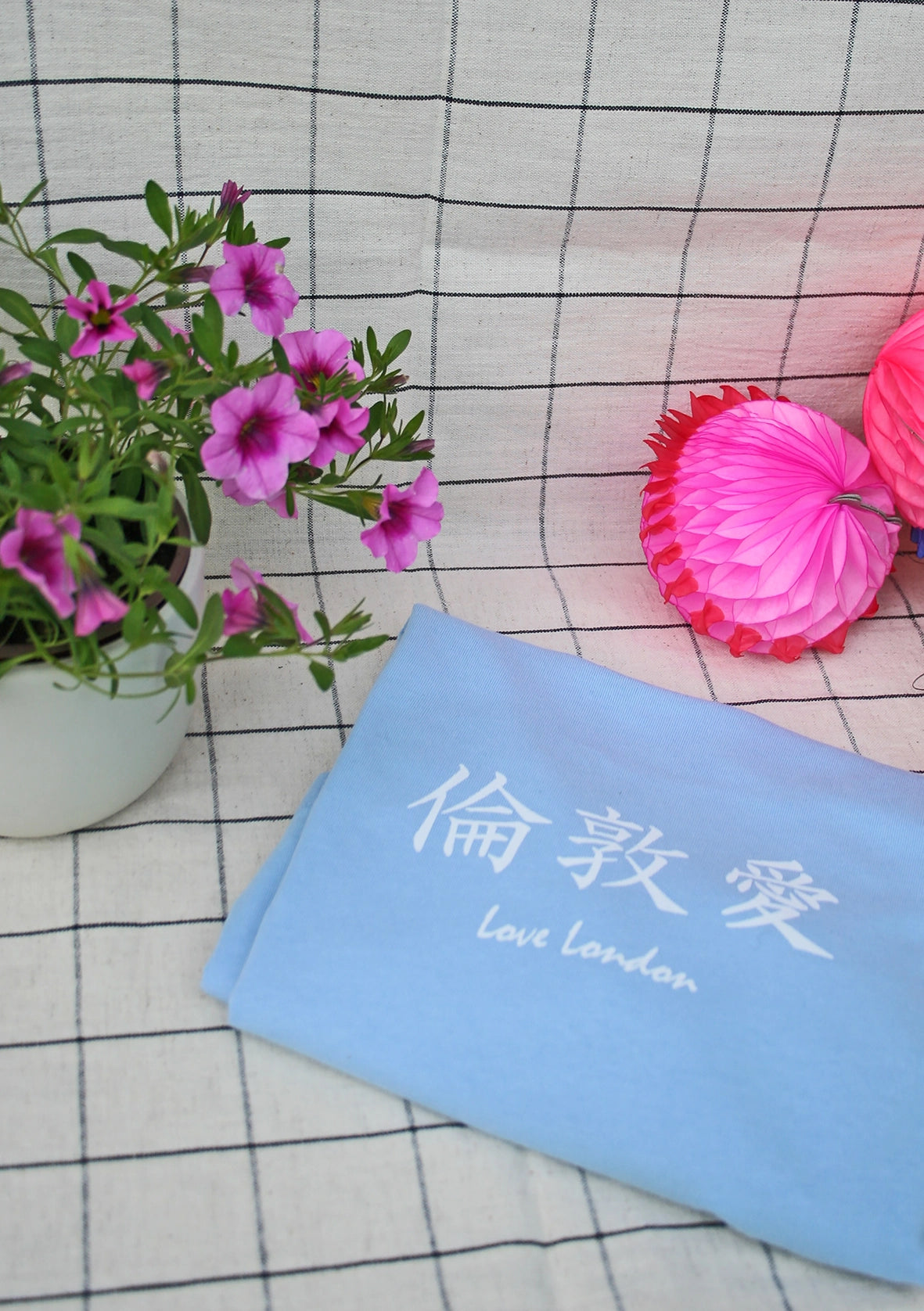 TSHIRT WITH WHITE KANJI DESIGN